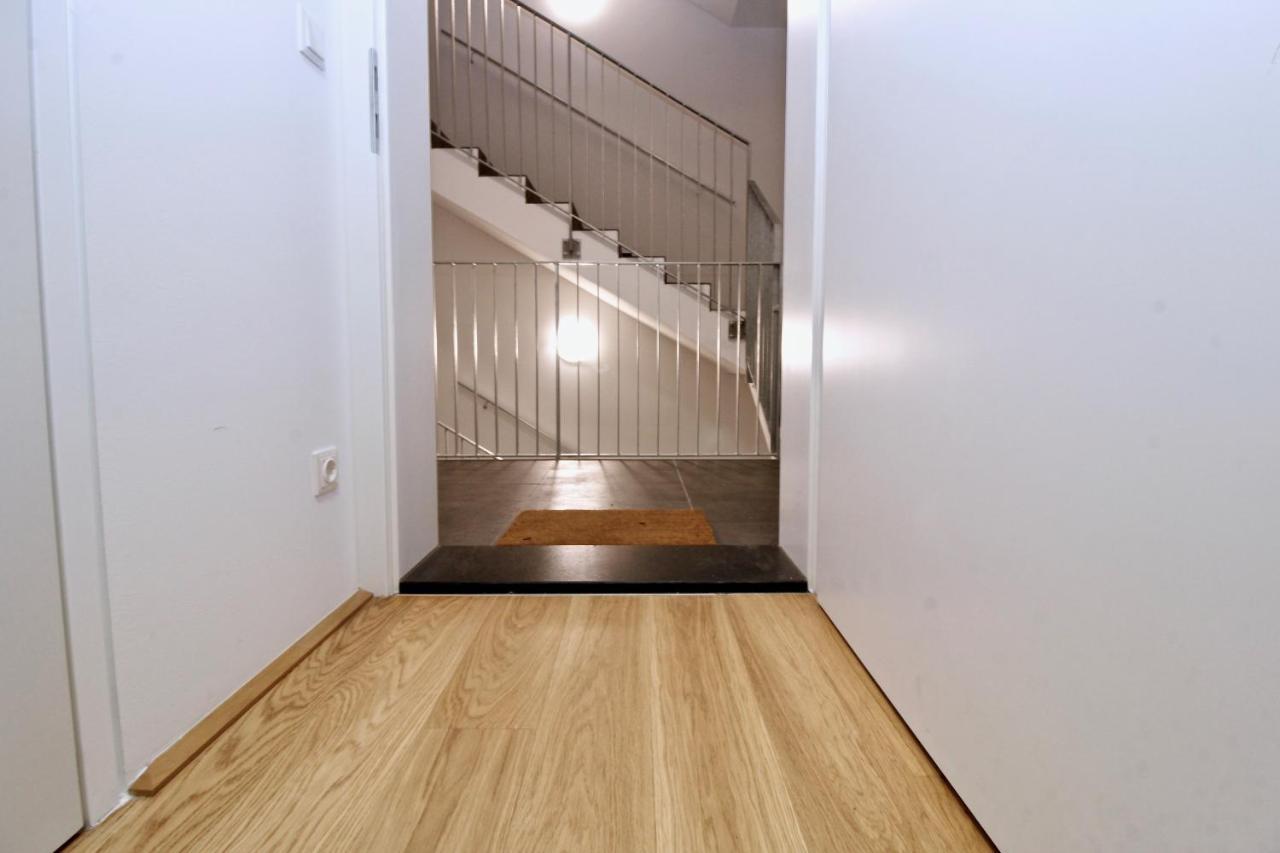 Red Flower Apartment With Pool - 5 Min To Lake 비엔나 외부 사진