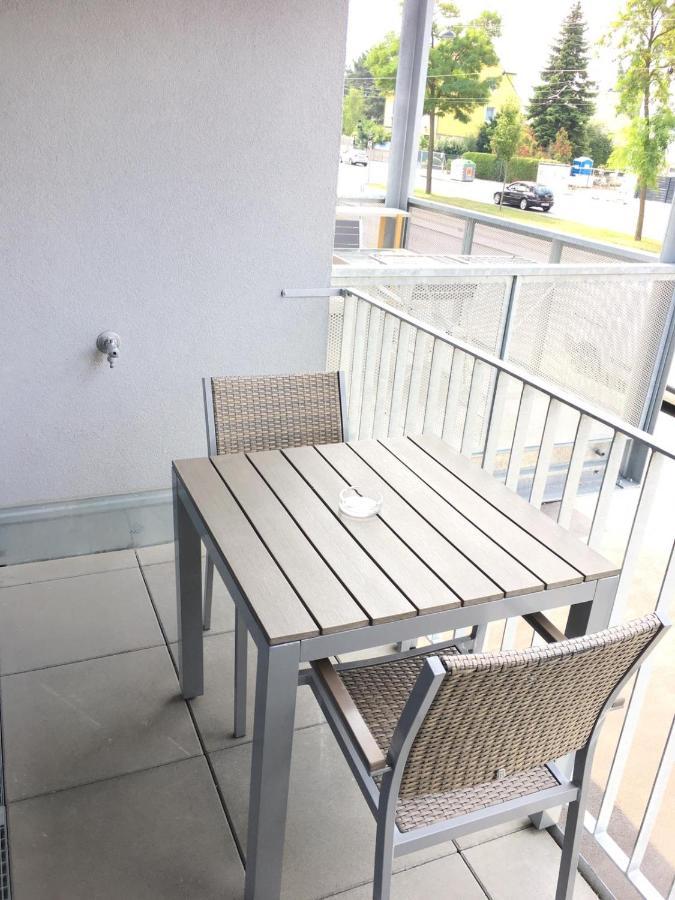 Red Flower Apartment With Pool - 5 Min To Lake 비엔나 외부 사진