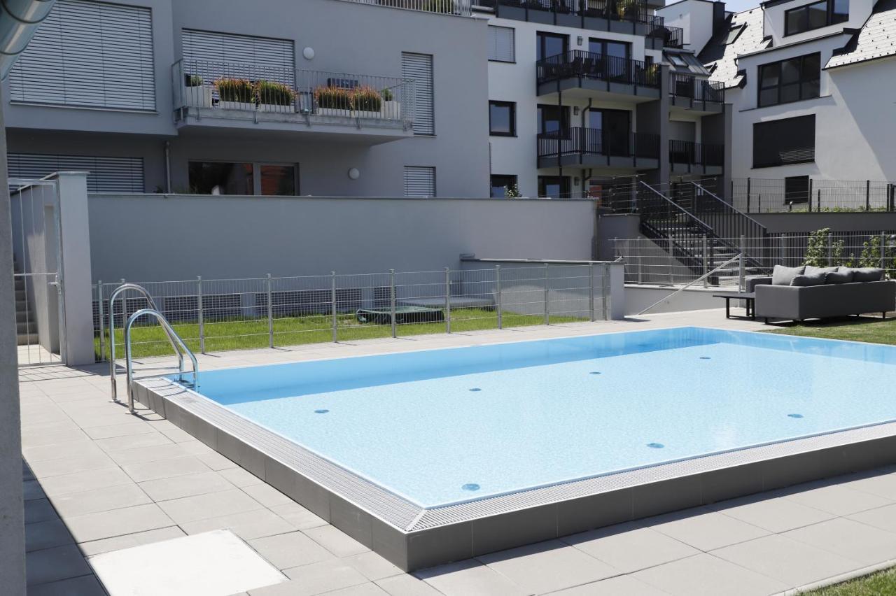 Red Flower Apartment With Pool - 5 Min To Lake 비엔나 외부 사진