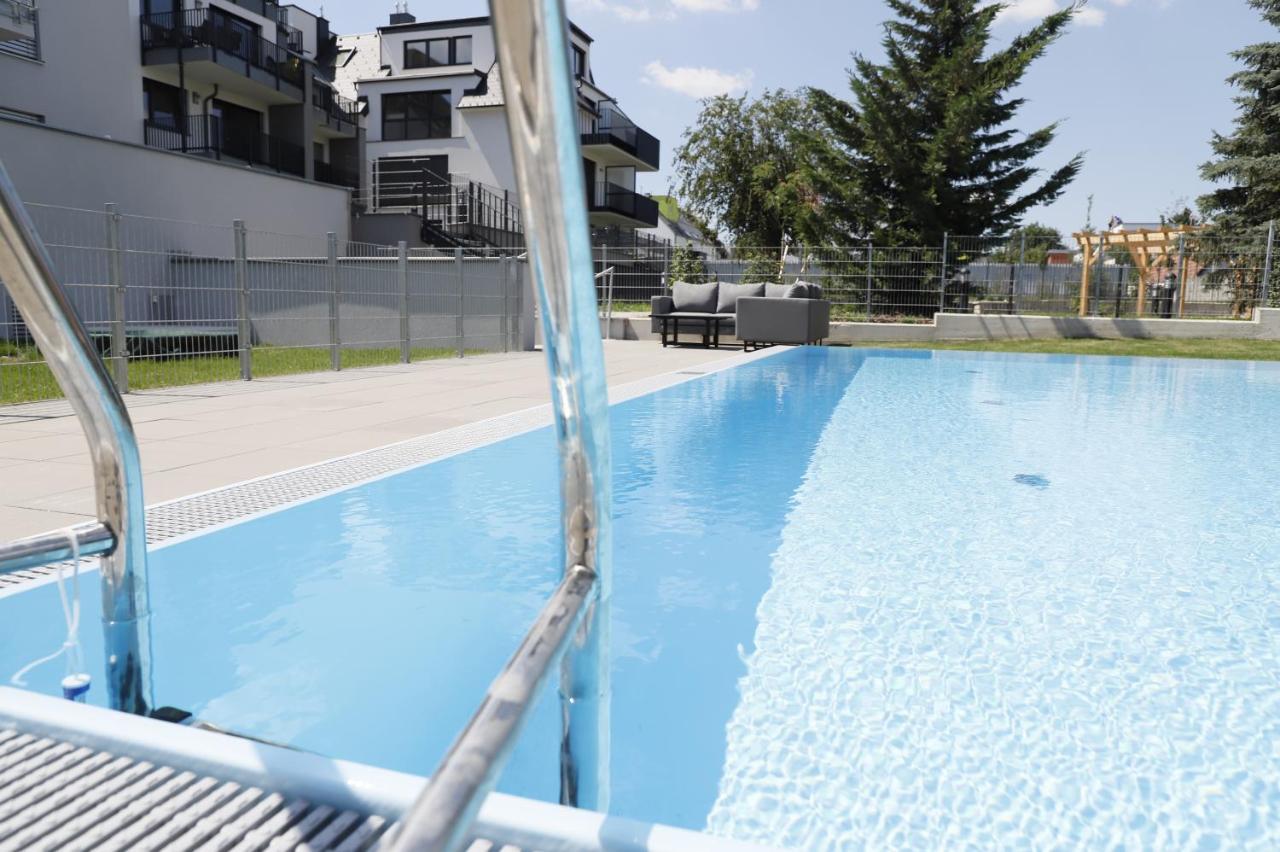 Red Flower Apartment With Pool - 5 Min To Lake 비엔나 외부 사진
