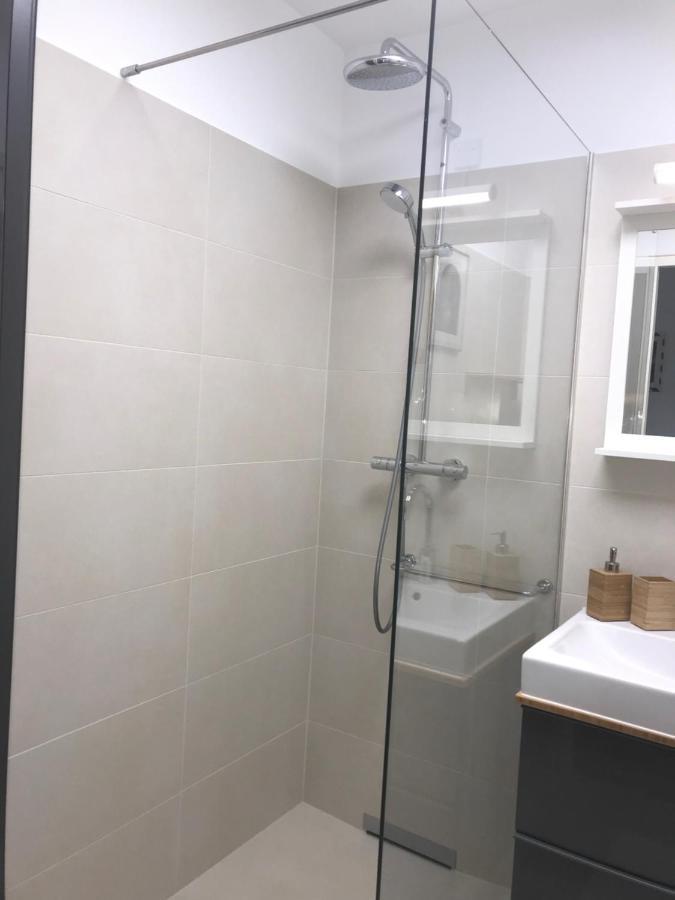 Red Flower Apartment With Pool - 5 Min To Lake 비엔나 외부 사진