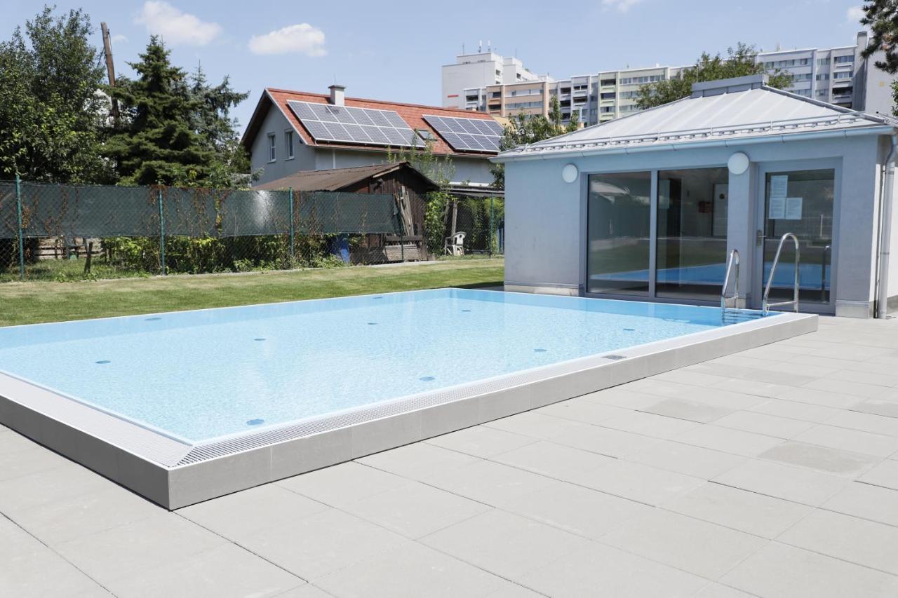 Red Flower Apartment With Pool - 5 Min To Lake 비엔나 외부 사진