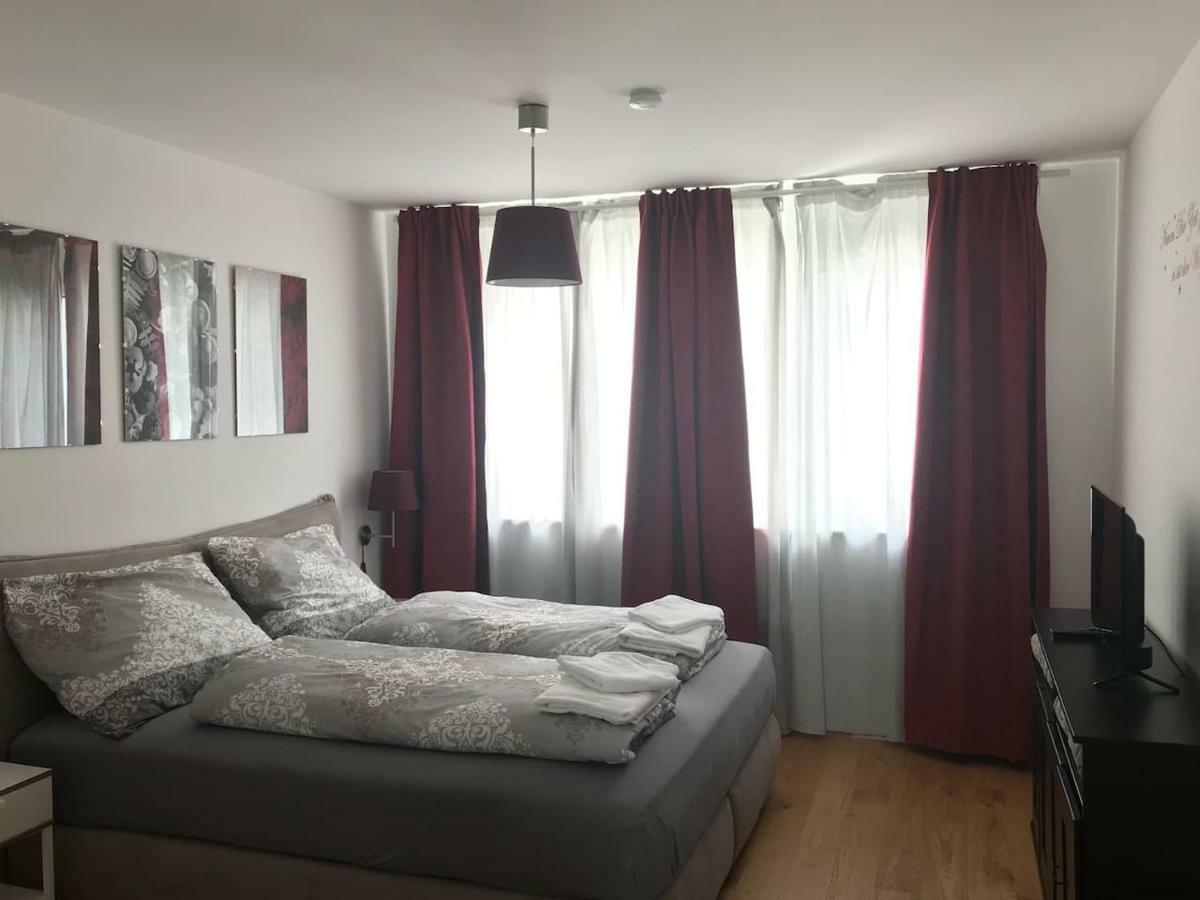 Red Flower Apartment With Pool - 5 Min To Lake 비엔나 외부 사진